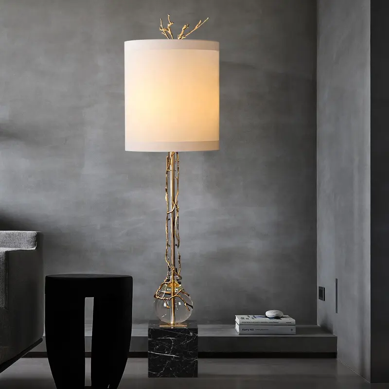 Lampe autoportante en cuivre et cristal, design créatif moderne, luminaire décoratif d'intérieur, idéal pour le salon ou la chambre à coucher, nouveau modèle