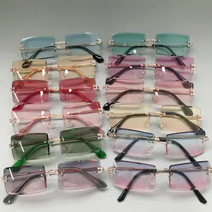 Sampel Tersedia Kacamata Hitam Khusus Persegi Kecil Metal Shades Tanpa Bingkai Populer 400 UV Asli 2021 Wanita