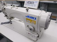 Machine à coudre industrielle à point noué à grande vitesse avec table et servomoteur JUKI DLN-9010A-SH