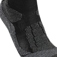 Les chaussettes de sport Coolmax peuvent être personnalisées avec le logo de broderie jacquard, les chaussettes d'équipage, les chaussettes de course et de randonnée et les semelles épaissies