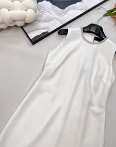 Vestido sin mangas con cuello redondo y adornos de diamantes de imitación, minivestido formal con cintura recortada para cócteles y eventos - Product Image 3