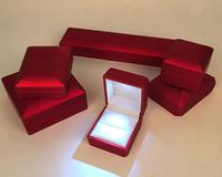 Confezione di gioielli piccola scatola di imballaggio di gioielli in plastica a LED scatola di gioielli regalo per braccialetto