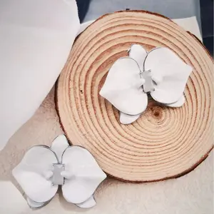 新しい中国の蘭シリーズエナメルイヤリングエレガントでシンプルな白いイヤリング