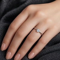 Bague solitaire classique en argent sterling 925 avec moissanite taille radiant rectangulaire de 0,5 carat, couleur D, pureté VVS1, sertie demi-cerclée