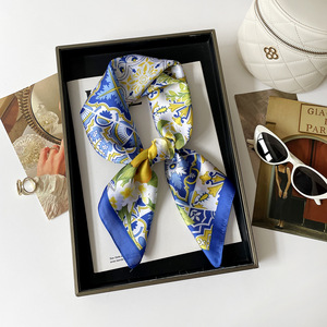 Foulard carré en satin de polyester imprimé citron bohème pour femme, idéal pour l'été, la plage et les voyages, bandana tendance, doux pour la peau - Product Image 1