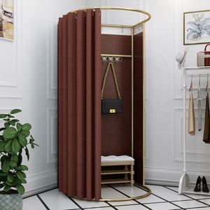 Cabine d'essayage mobile ronde en métal doré pour magasin de vêtements - Product Image 5