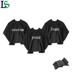 เสื้อคลุมตัดผมกันน้ำสำหรับ<span class=keywords><strong>ผู้ใหญ่</strong></span> พิมพ์โลโก้ได้ ใช้ในร้านเสริมสวย ช่างทำผม นักเรียน ช่างแต่งหน้า สำหรับตัดผมและทำผม - Product Image 1