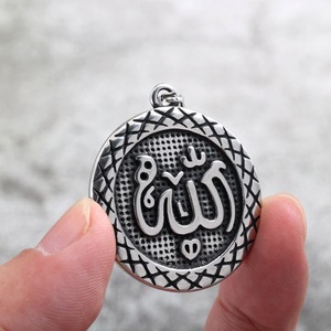 Collar con Colgante Unisex de Acero Inoxidable Vintage con Escritura Árabe, Joyería Religiosa para Ceremonias y Combinación con Ropa - Product Image 4