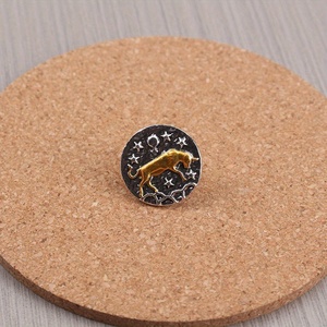 Insignia de esmalte de Tauro única, Toro dorado en base circular oscura, pieza destacada para moda temática del zodiaco - Product Image 2