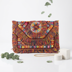 Pochette rectangulaire artisanale légère brodée et perlée avec chaîne pour mariage - Product Image 1