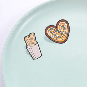 Ensemble d'épingles en émail en forme de churro et de pâtisserie en forme de cœur, broche alimentaire pour décorer un sac à dos - Product Image 3