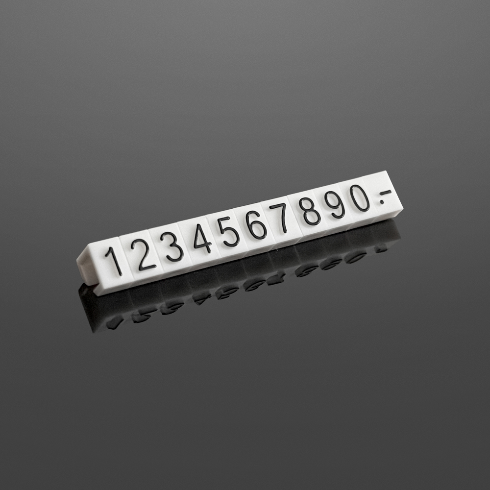 Sfondo bianco con caratteri neri