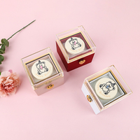 Boîte cadeau rotative carrée romantique haut de gamme - Velours et plastique Décoration de gâteau d'anniversaire Boîte à bijoux avec bougies
