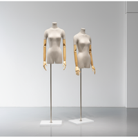 Maniquí de Exhibición de Ropa de Alta Calidad, Modelo Femenino de Madera Reuners con Cabeza y Brazos en Posición de Pie