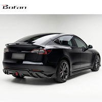 Prix usine bon diffuseur arrière de pare-chocs de voiture de Style de Fiber de carbone et kit de carrosserie de becquet arrière avec la lumière pour Tesla modèle 3