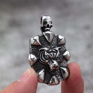 Collier pour homme en acier inoxydable avec pendentif tête de tigre, design à pointes, style punk, bijoux - Product Image 4