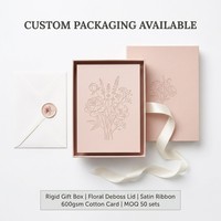 Tarjeta postal de regalo personalizada de alta gama, invitación de boda con letras impresas en relieve, papel de algodón de 600 g/m², OEM