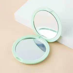 새로운 OEM 개인 라벨 라운드 메이크업 미니 손 거울 사용자 정의 로고 여행 소형 소형 양면 접이식 거울