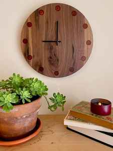 Horloge murale en résine et bois artisanale, décorative, durable, élégante, fonctionnelle, stylée et décorative, parfaite - Product Image 2