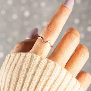 Anello Minimalista con Linee Geometriche per Donne, Elegante Gioiello da Dito per Uso Quotidiano - Product Image 4