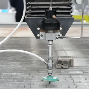 Chine fournisseur haute précision haute vitesse haute qualité 3 axes cnc jet d'eau verre jet d'eau machine de découpe pour tous les matériaux