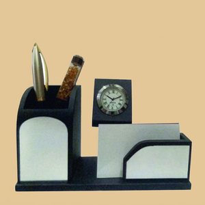 Organizador de Escritorio Moderno con Reloj, Portaplumas y Ranura para Tarjetas para Uso en Oficina - Product Image 1