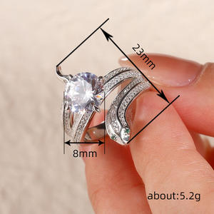 Anello di Fidanzamento Q791 per Donna in Oro Bianco con Diamante Taglio Brillante Rotondo Colore G Naturale e Diamanti Laterali - Product Image 4