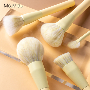 Set di 13 <span class=keywords><strong>Pennelli</strong></span> Professionali di Alta Qualità <span class=keywords><strong>per</strong></span> Trucco, con Manico <span class=keywords><strong>in</strong></span> Legno, Marca Belleza, Morbidi al Tatto, <span class=keywords><strong>per</strong></span> Correttore - Product Image 2