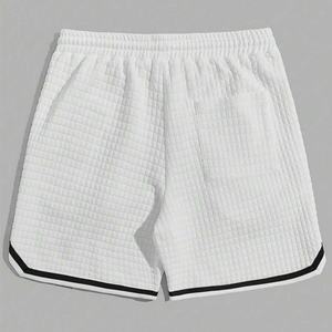 Shorts de course décontractés pour hommes, personnalisables avec logo, en jersey blanc mi-longueur, écologiques, en polyester, coupe oversize, avec bordure contrastante et cordon de serrage, style baggy - Product Image 3