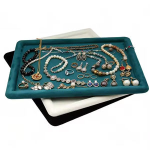 Contenedor de Joyería Premium de Boutique, Bandeja Rectangular para Anillos de Microfibra de Terciopelo Verde para Exhibición en Tiendas - Product Image 1