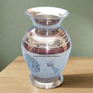 Vase de sol en laiton fait main, plaqué nickel, avec travail Bidri Nakkashi traditionnel, pour la décoration du salon et de la chambre. - Product Image 3