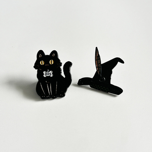 Épingles personnalisées en émail chat volant broches de balai magique chat noir insignes de revers artisanat en métal épingles en émail chat volant artisanat en métal - Product Image 2