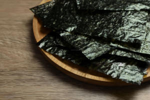 Snack japonais aux algues marinées, feuilles de nori croustillantes et grillées, prêtes à consommer, saines et peu caloric, support OEM, Ajitsuke Nori 1,5g - Product Image 6