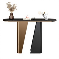 Console d'entrée de style italien, table longue murale de luxe léger, plateau en pierre, plateforme de présentation minimaliste en métal multifonctionnelle