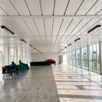 Maison préfabriquée modulaire à 3 étages en conteneur plat pour le camping des entrepreneurs, construction sur mesure, structure en acier galvanisé