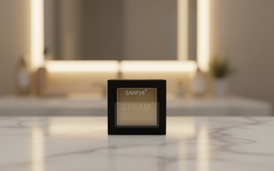 Illuminante Viso Saniye in Crema, Confezione con Stampa Dorata - Product Image 2