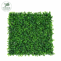 Panneau mural végétal artificiel YM Custom Milan avec options de matériaux ignifuges et résistants aux UV pour la décoration murale