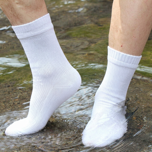 Chaussettes de Wudu blanches 100 % imperméables à membrane 3 couches pour la prière islamique, équipement technique moderne de randonnée en extérieur (type Khuffayn) - Product Image 5