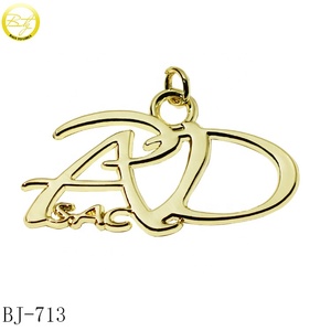 Collana con Logo Dorato alla Moda, Accessorio Personalizzato a Forma di Cuore, Portachiavi in Metallo, Gioiello in Lega di Zinco, Ciondolo Inciso con Nome - Product Image 6