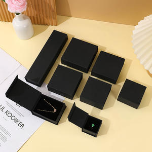 Scatola Porta Gioielli Moderna in Plastica con Chiusura Magnetica per Anelli, Collane, Bracciali, Orecchini - Scatola Regalo Personalizzabile con Logo - Product Image 6