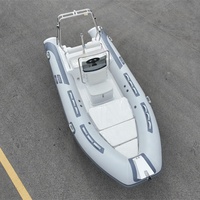 Bateau pneumatique semi-rigide CE 4,8 m RIB 480 avec console centrale, 6 personnes maximum, moteur hors-bord, à vendre