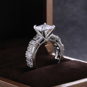 Anello di Fidanzamento Quadrato di Lusso per Donne, Elegante Gioiello da Dito alla Moda - Product Image 3