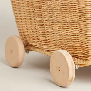 Cesta de mimbre para guardar juguetes, carrito de ratán tejido a mano para niños de 2 a 4 años, juego de simulación con ruedas - Product Image 4