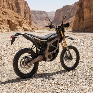 มอเตอร์ไซค์วิบากสำหรับผู้ใหญ่รุ่น 2026 Ultra L3e น้ำหนัก 85 กก. โครงสร้างเหล็กหล่อ ระบบกันสะเทือนและยางแบบมืออาชีพ 1. กำลังขับเคลื่อนเพิ่มขึ้น ความเร่งดีขึ้น Surron - Product Image 1