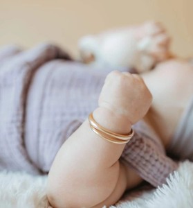 Inspire dei monili Dei Bambini Del Bambino Della Ragazza Braccialetti 14k Oro placcato Braccialetti Del Braccialetto del polsino aperto C del braccialetto del braccialetto inciso logo gioielli - Product Image 2