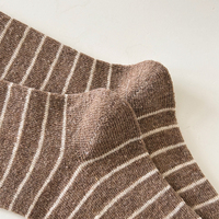 Chaussettes mi-mollet en laine pour femmes et filles automne/hiver Color-Block Striped Ins Chaussettes épaisses douces et chaudes de style japonais