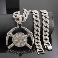 Cadena cubana de aleación de zinc con diamantes de imitación y colgante de aro de baloncesto dorado para hombre, estilo hip hop urbano.