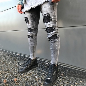 Pantalones vaqueros elásticos personalizados para hombre, estilo motero, con efecto destruido, rasgados y reparados, ajustados, con parches a rayas y cremallera en el tobillo - Product Image 5