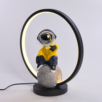 Statue d'astronaute en résine pour décoration de table, lampe de nuit moderne usb, décoration de maison, cadeau unique, LED créative