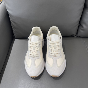 รองเท้าหนังแกะคุณภาพสูงสำหรับผู้ชาย ดีไซน์หรูหรา กันลื่น เหมาะสำหรับกิจกรรมกลางแจ้ง รองรับอุ้งเท้า รองเท้ากีฬา ผลิตจากโรงงานกวางตุ้ง รับผลิตแบบ OEM - Product Image 6